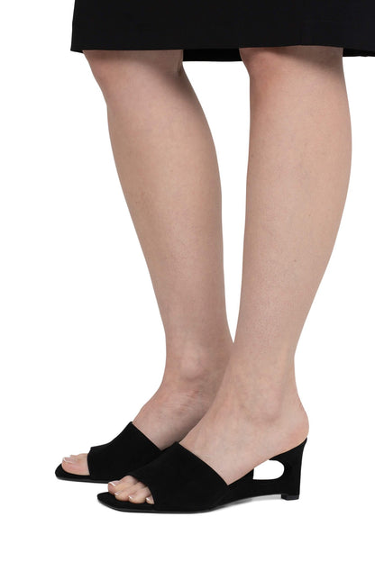  HEELS-UP